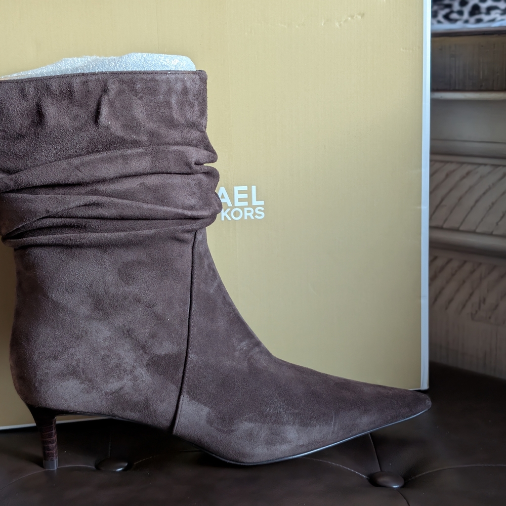 NIB Michael Kors Women's Chocolate Brown Suede Dawn Heeled Booties Size 7 - Picture 2 of 6